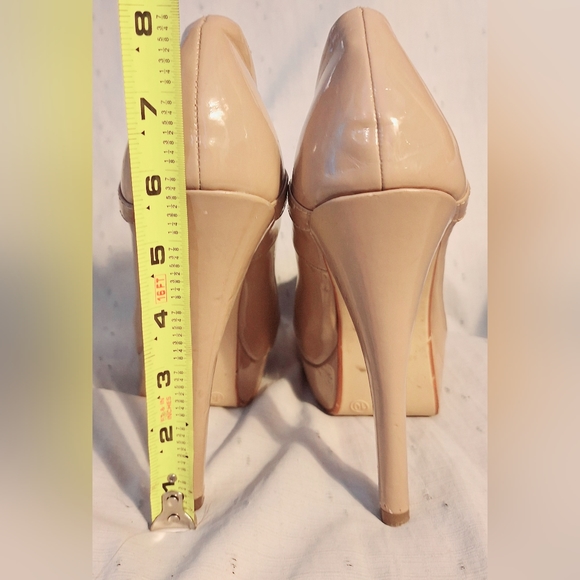 🐼CHINESE LAUNDRY women's beige heels. Close toed with buckle straps. Size 10 - Picture 8 of 11